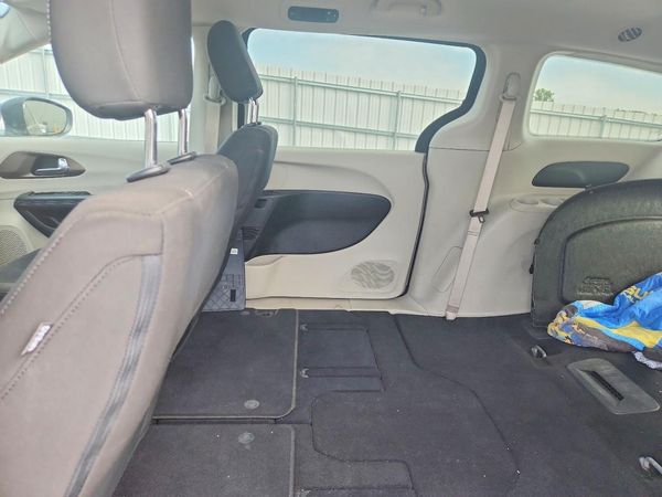 2022 CHRYSLER VOYAGER