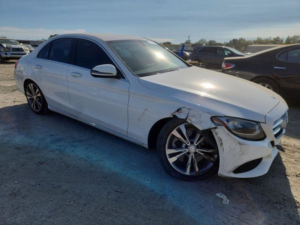 2016 MERCEDES-BENZ C-CLASS C300 — Passenger 3/4