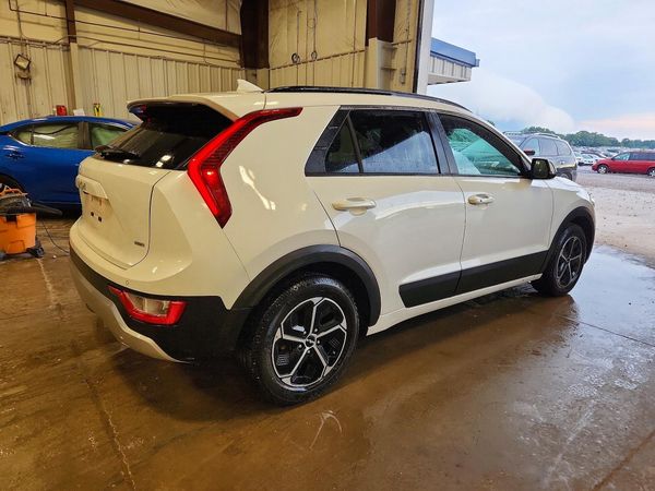 2023 KIA NIRO EX