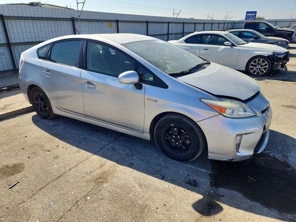 2015 TOYOTA PRIUS