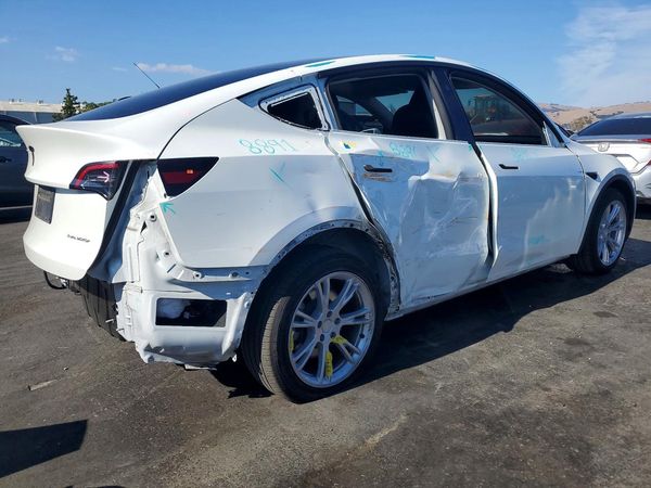 2024 TESLA MODEL Y
