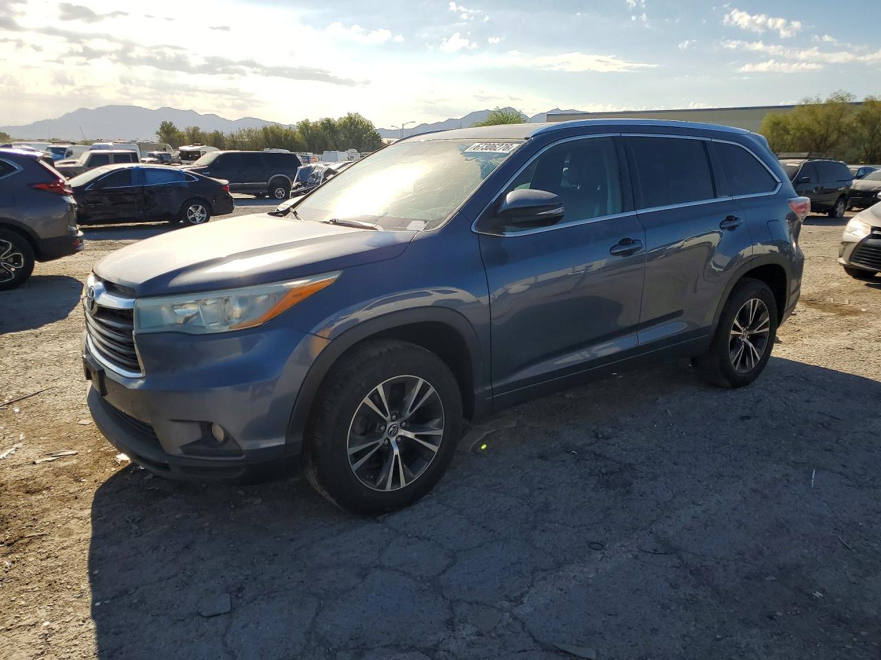 2016 TOYOTA HIGHLANDER