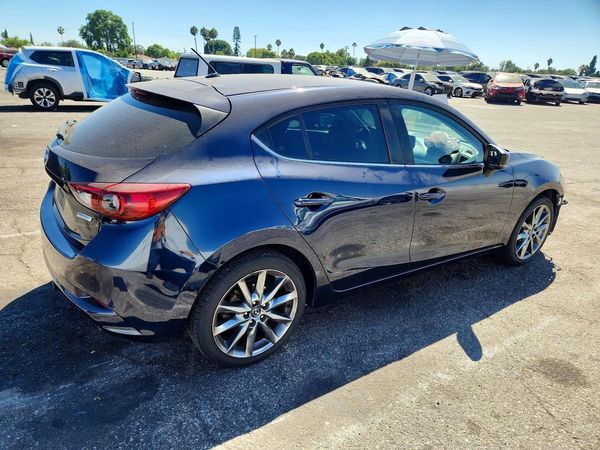 2018 MAZDA 3
