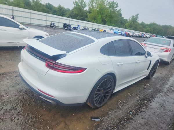 2018 PORSCHE PANAMERA Base / 4