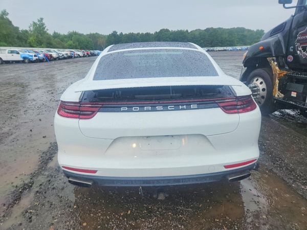 2018 PORSCHE PANAMERA Base / 4