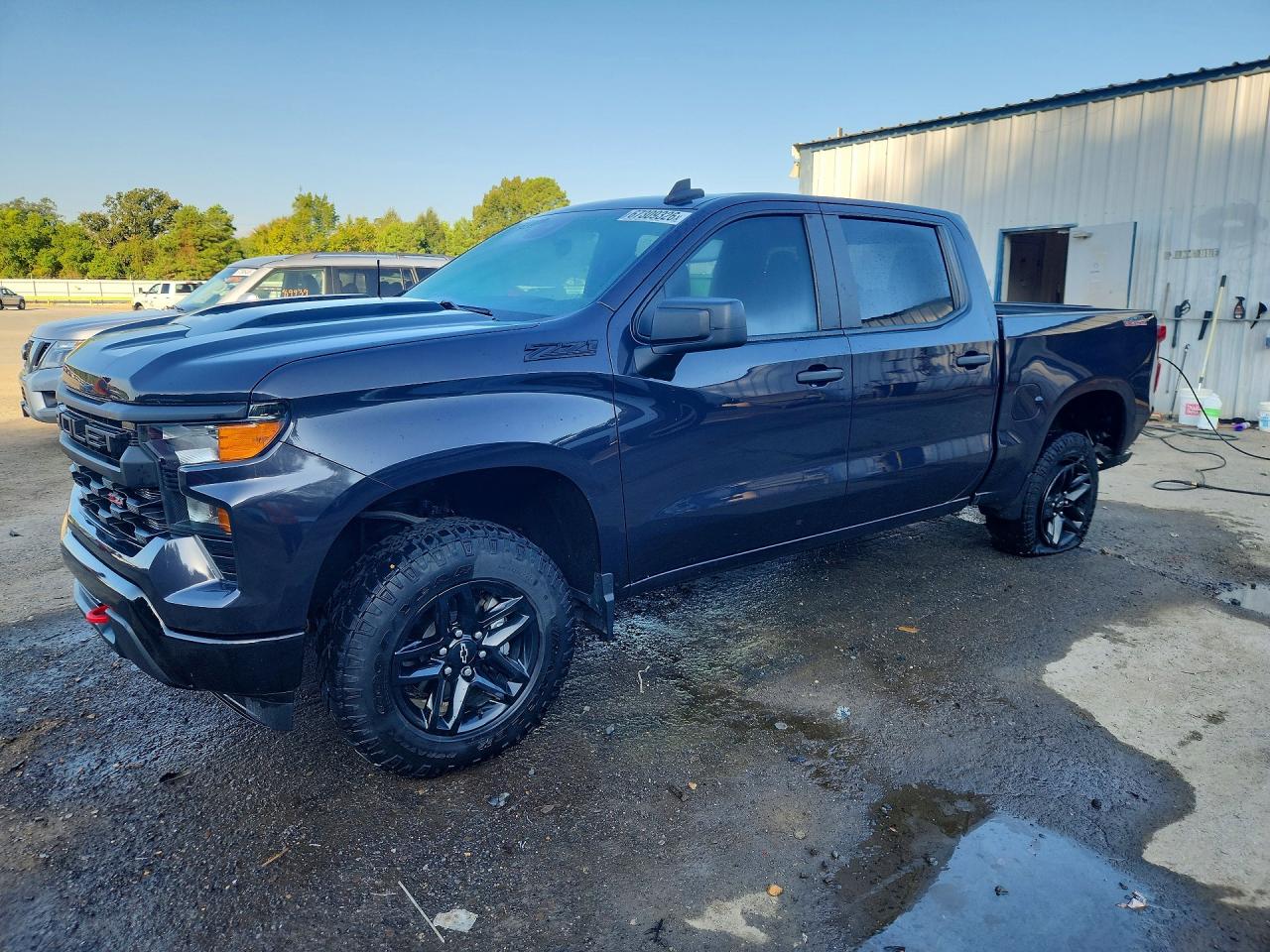 2023 CHEVROLET SILVERADO Trail Boss Custom — Front 3/4
