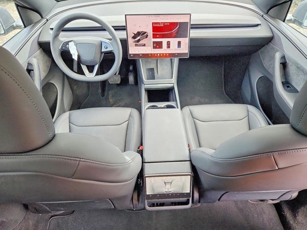 2026 TESLA MODEL Y