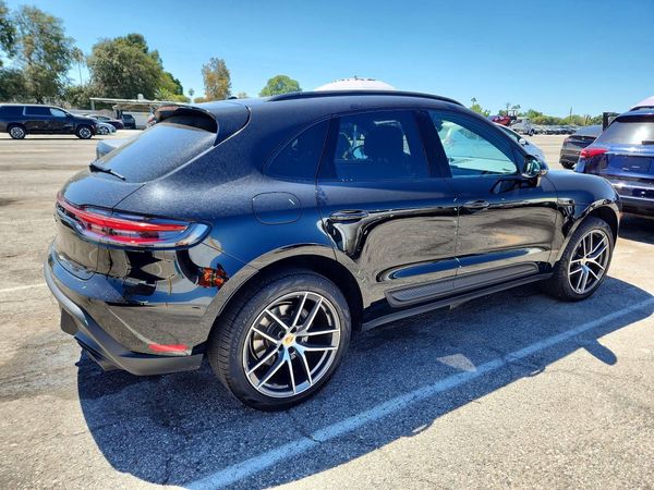 2024 PORSCHE MACAN