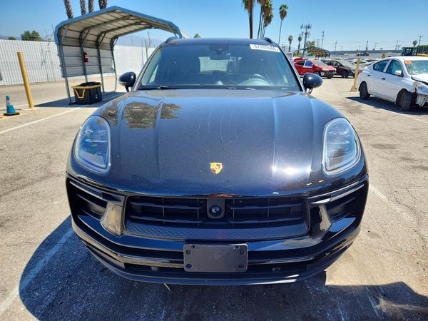 2024 PORSCHE MACAN