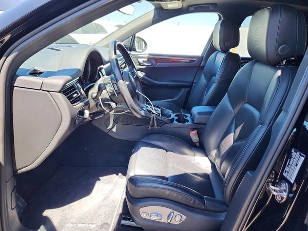 2024 PORSCHE MACAN