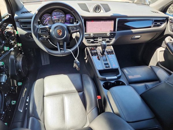 2024 PORSCHE MACAN