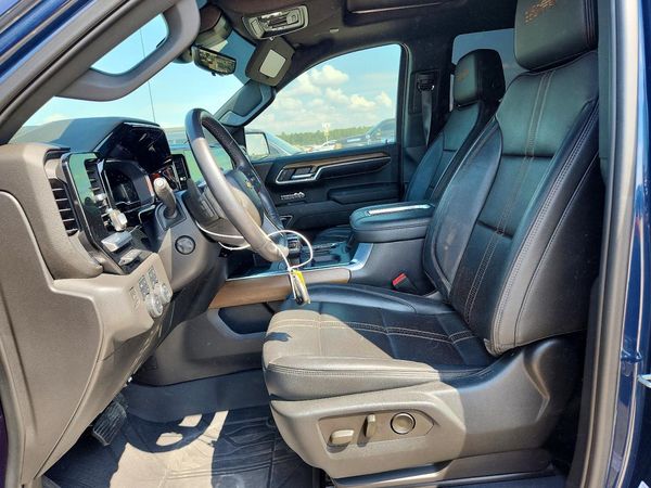 2022 CHEVROLET SILVERADO High Country — DENT