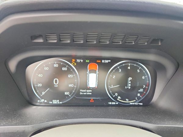 2022 VOLVO XC90 Momentum (excl S60)