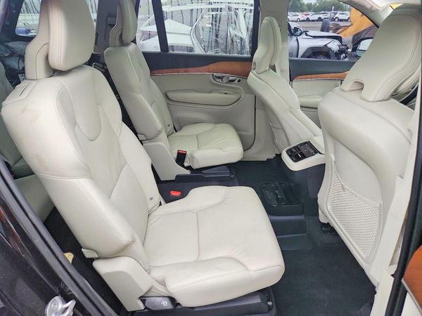 2022 VOLVO XC90 Momentum (excl S60)
