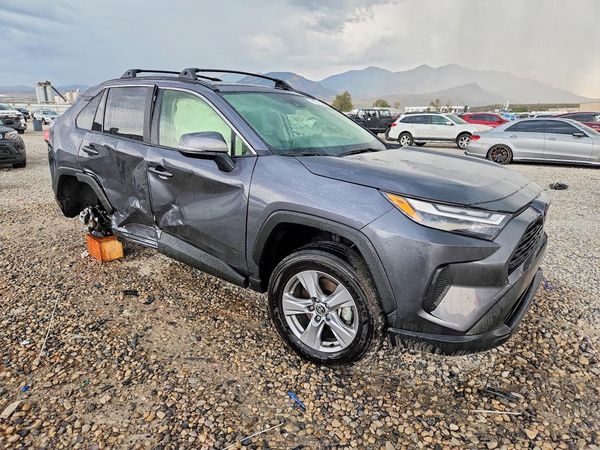 2025 TOYOTA RAV4 LE — Passenger 3/4