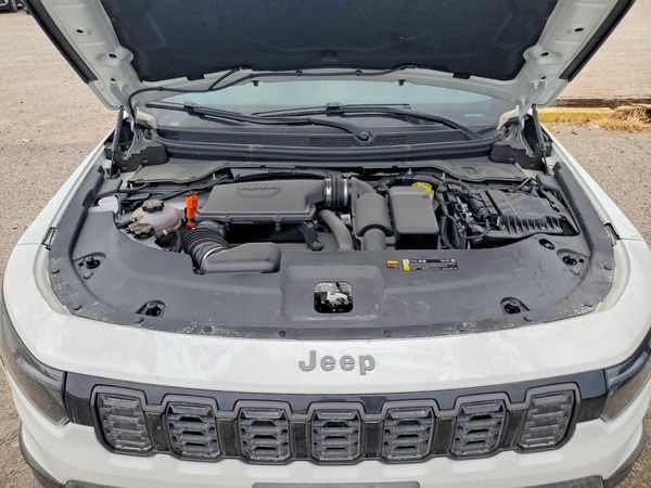 2026 JEEP CHEROKEE — Engine bay