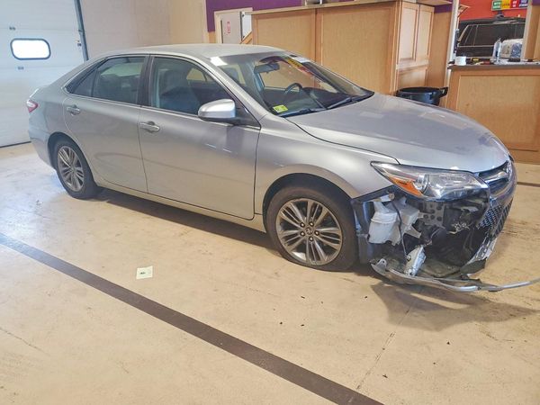 2015 TOYOTA CAMRY — Passenger 3/4
