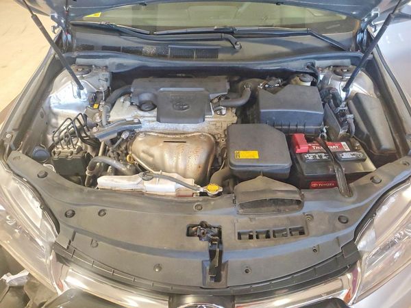 2015 TOYOTA CAMRY — Engine bay