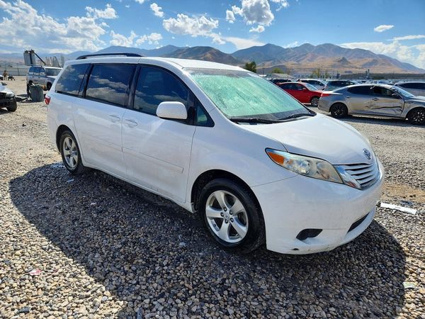 2015 TOYOTA SIENNA
