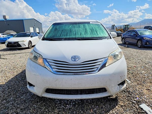 2015 TOYOTA SIENNA