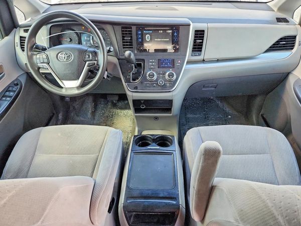 2015 TOYOTA SIENNA