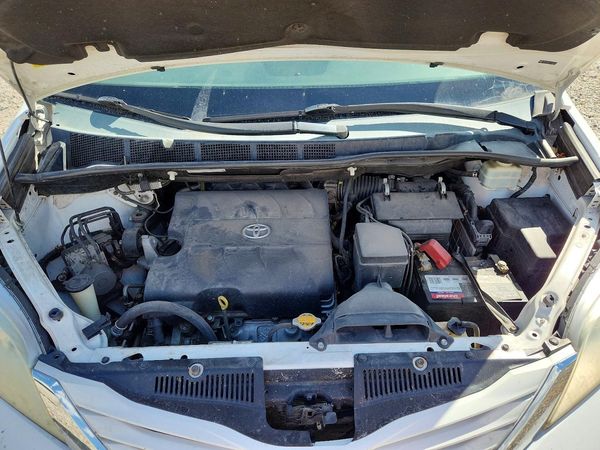 2015 TOYOTA SIENNA