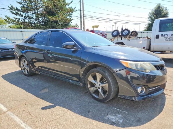 2014 TOYOTA CAMRY