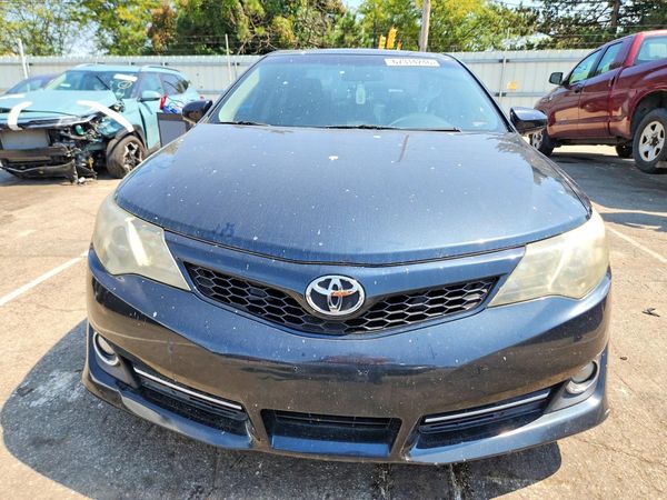 2014 TOYOTA CAMRY