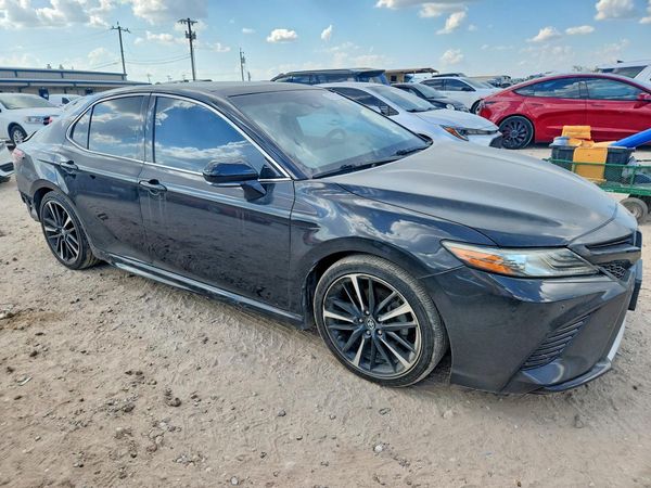 2018 TOYOTA CAMRY
