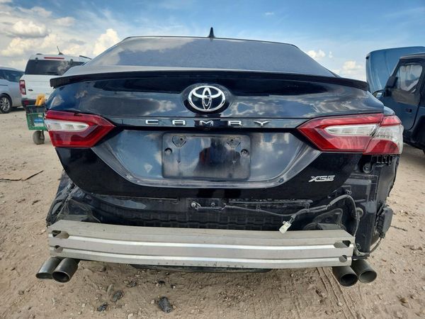 2018 TOYOTA CAMRY