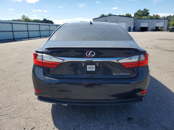 2017 LEXUS ES