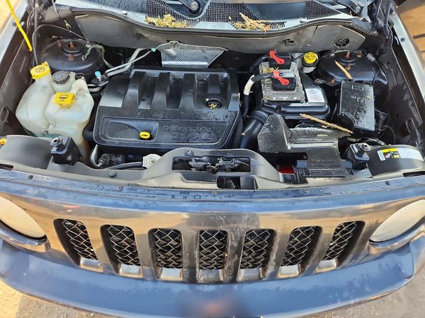 2014 JEEP PATRIOT Sport — Engine bay