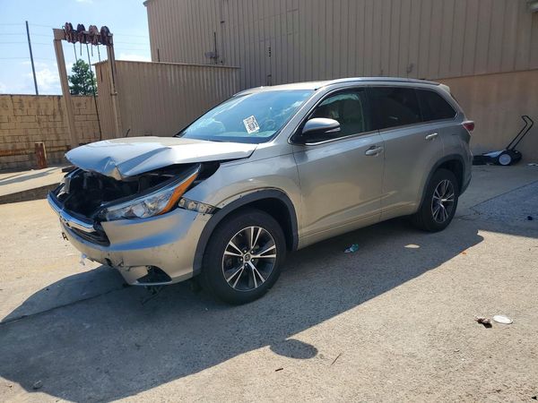 2016 TOYOTA HIGHLANDER