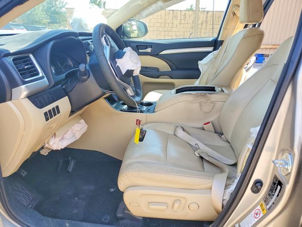 2016 TOYOTA HIGHLANDER