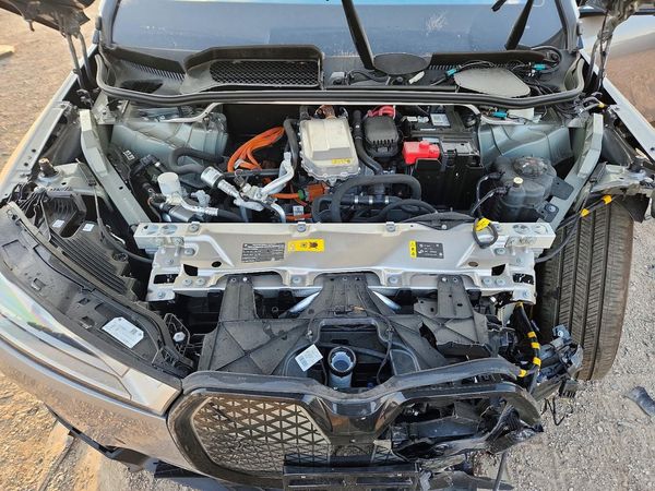 2025 BMW ALL OTHER xDrive50 — Engine bay