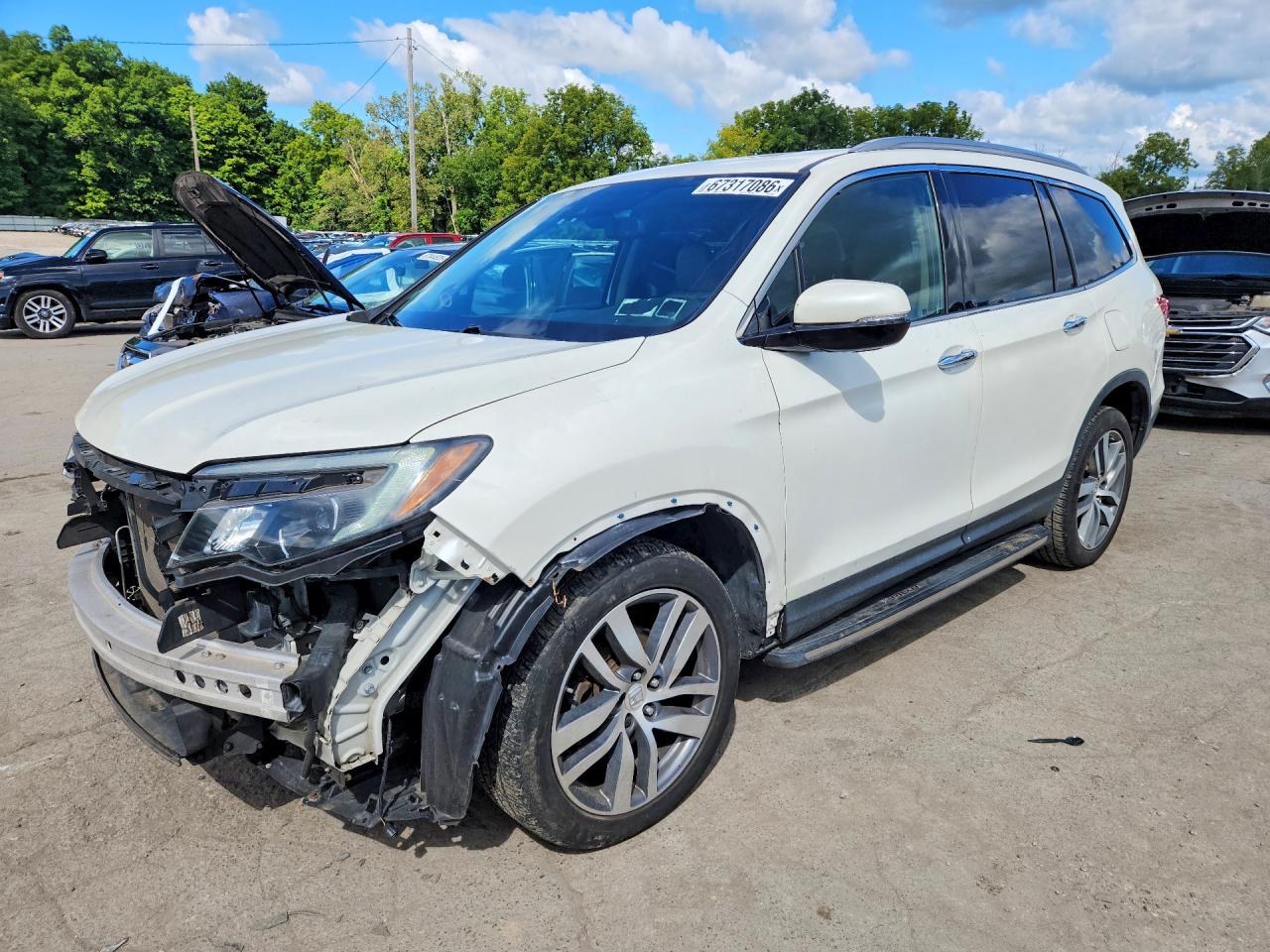 2017 HONDA PILOT Elite — Front 3/4