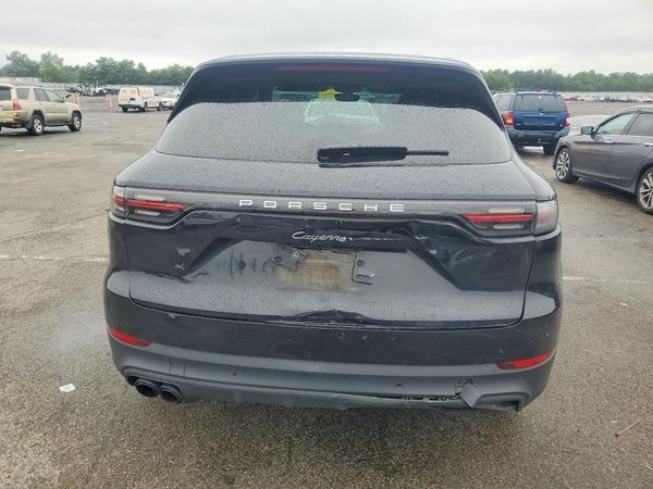 2022 PORSCHE CAYENNE Base