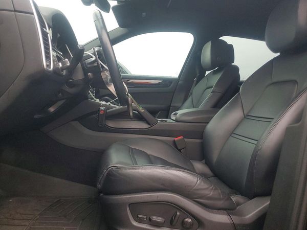 2022 PORSCHE CAYENNE Base