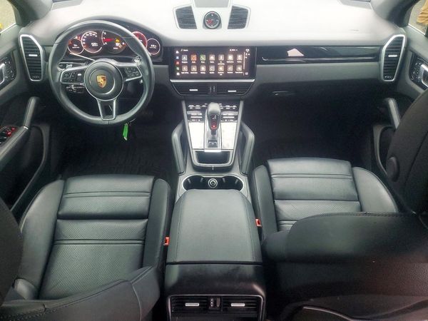 2022 PORSCHE CAYENNE Base