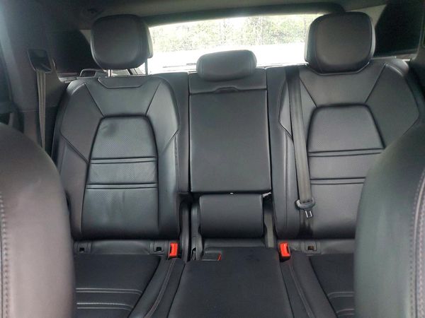 2022 PORSCHE CAYENNE Base