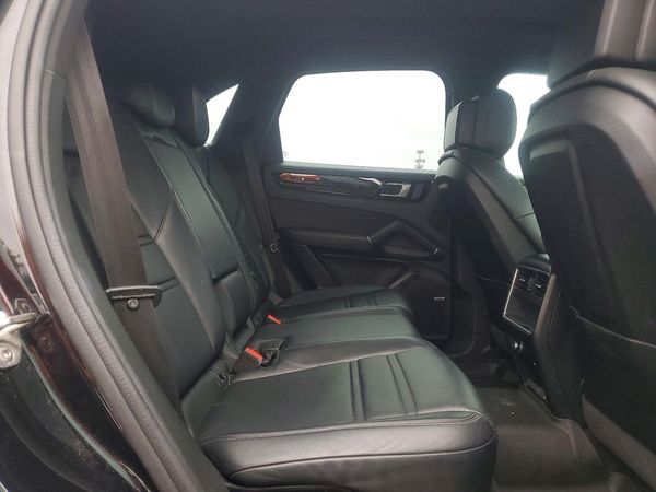 2022 PORSCHE CAYENNE Base