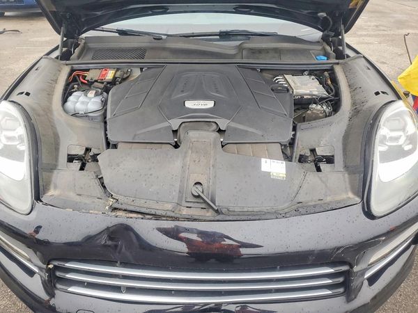 2022 PORSCHE CAYENNE Base