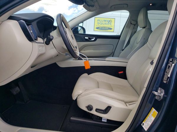 2021 VOLVO XC60