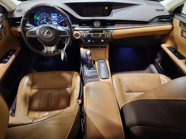 2017 LEXUS ES
