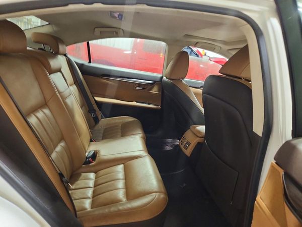 2017 LEXUS ES