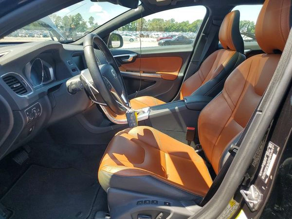 2017 VOLVO V60 Premier