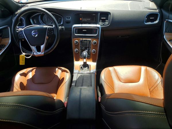 2017 VOLVO V60 Premier