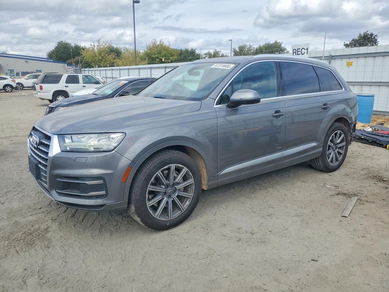 2017 AUDI Q7 quattro Premium Plus