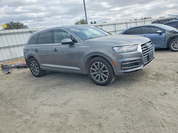 2017 AUDI Q7 quattro Premium Plus