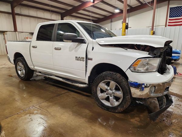 2015 RAM 1500 SLT